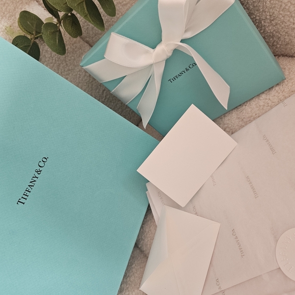 Tiffany Gift Set Bundle: 5pc - Picture 12 of 14